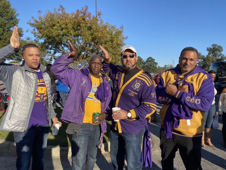 Bellwoodice's tweet photo. @TauKappa_Ques and #PsiOmega great hanging with the Augusta, GA bruhz for our 25th Queversary!!!! #Fall94 #FountainCityClassic https://t.co/u14trZMVxY