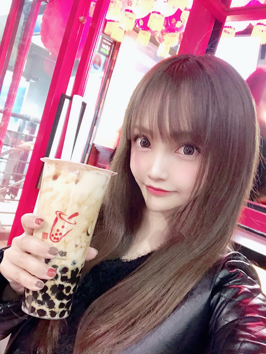 Airi_Usami's tweet photo. #おはよう さぎ🐰💓 最近行ってきたタピ���♬1番人気の #ハピタピ黒糖ラテ と持ち帰りで #ハピタピ抹茶ミルクティー にしたよん🤤✨ここはめっちゃたっぷりの黒糖で45分おきに作てて新鮮出来立てタピオカでもちもちでおいしい♡お店もめっちゃ赤くて可愛い😊
#珍珠堂 #HappinessTapi #タピオカ巡り https://t.co/SJuJ5ioPSk