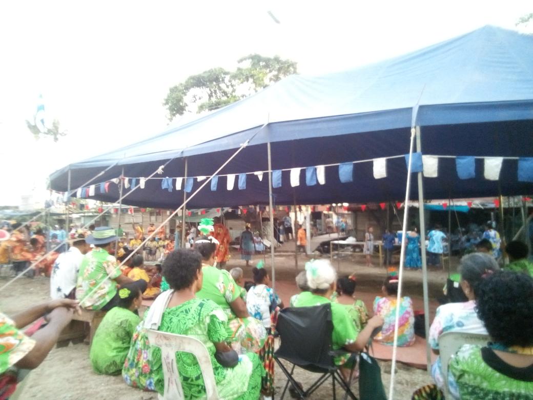 MoangNena's tweet photo. In #PNG the annual #UnitedChurch #boubou (Thanksgiving) is always celebrated in style. This year, the Apau/Vahoi clans (Lahara) invited Mavara/Hohodae clans (Laurabada) to celebrate with singing of #Peroveta (Prophet) songs and sharing of food. https://t.co/GccLVh7L05