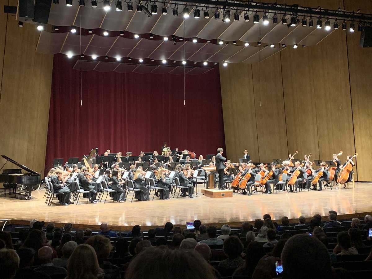 senoritasarver's tweet photo. Huge shoutout to two amazing @STEAMhigh students for their part in the Opening Concert of Central Kentucky Youth Orchestra. It was incredible! #ckyo https://t.co/IFWbvxjmBd