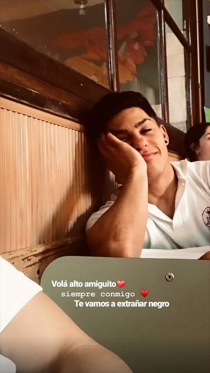 MilagrosLenci20's tweet photo. Sabiendo que ya no estás nos parte el alma, pero con una carta nos despedimos de vos,aunque te juramos que no queríamos. Gracias a vos por formar parte de este hermoso curso, por ser unico y tan buena persona,como dicen todos negrito. Ahora nos toca salir adelante+ https://t.co/Xx27rbE4hU
