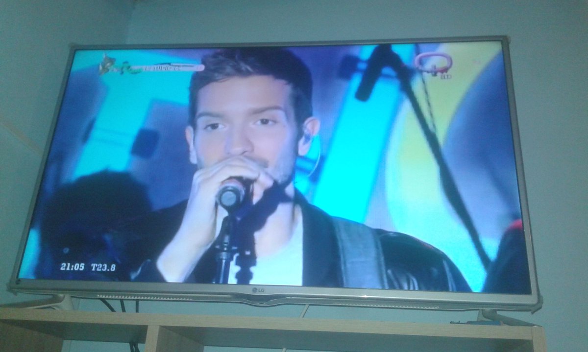 solcel85's tweet photo. Nada mejor para terminar este domingo #Estudio69 con mi amado @pabloalboran en canal @quieromusicatv Amo escucharte!!!!!♡♡♡ https://t.co/SkmJDiCAZ5