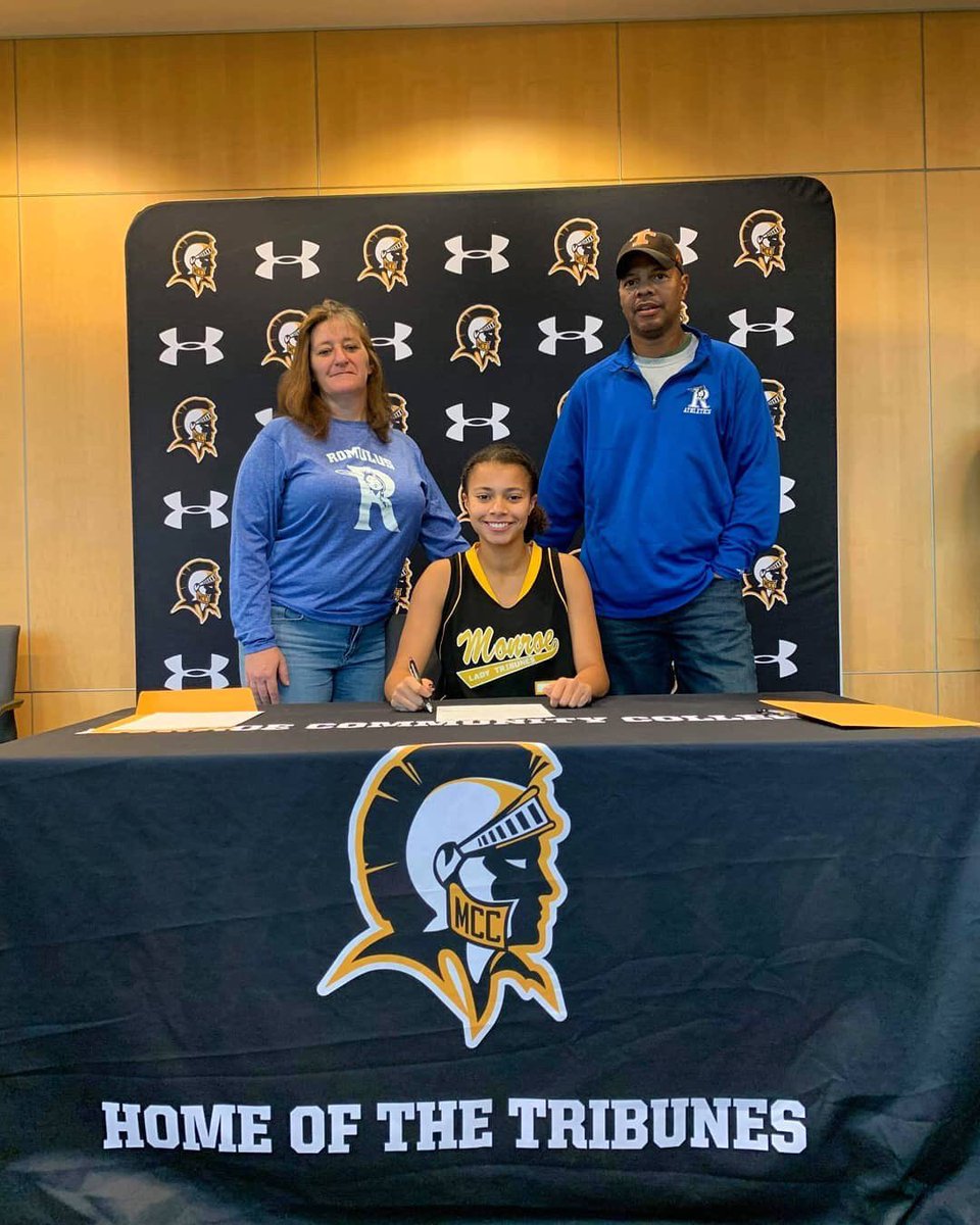 kjwasney's tweet photo. Congratulations to RCS 2020 Class President Kyaira Woody, for signing to play softball at Monroe Community College!! 💙#RCSALLIN https://t.co/Df8NY6LEyu