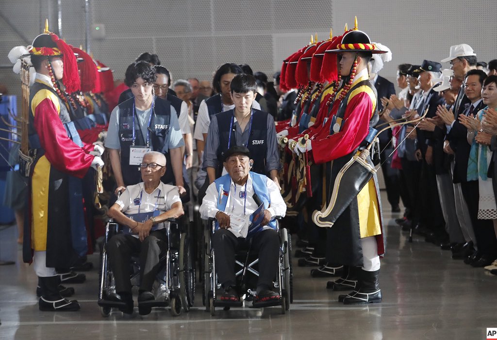 오늘은 국가를 위해 헌신하신 분들께 경의를 표하는 미국 ‘재향군인의 날’입니다. 미국과 한국의 장병 여러분, 그리고 그 가족분들의 희생과 봉사에 감사드립니다.