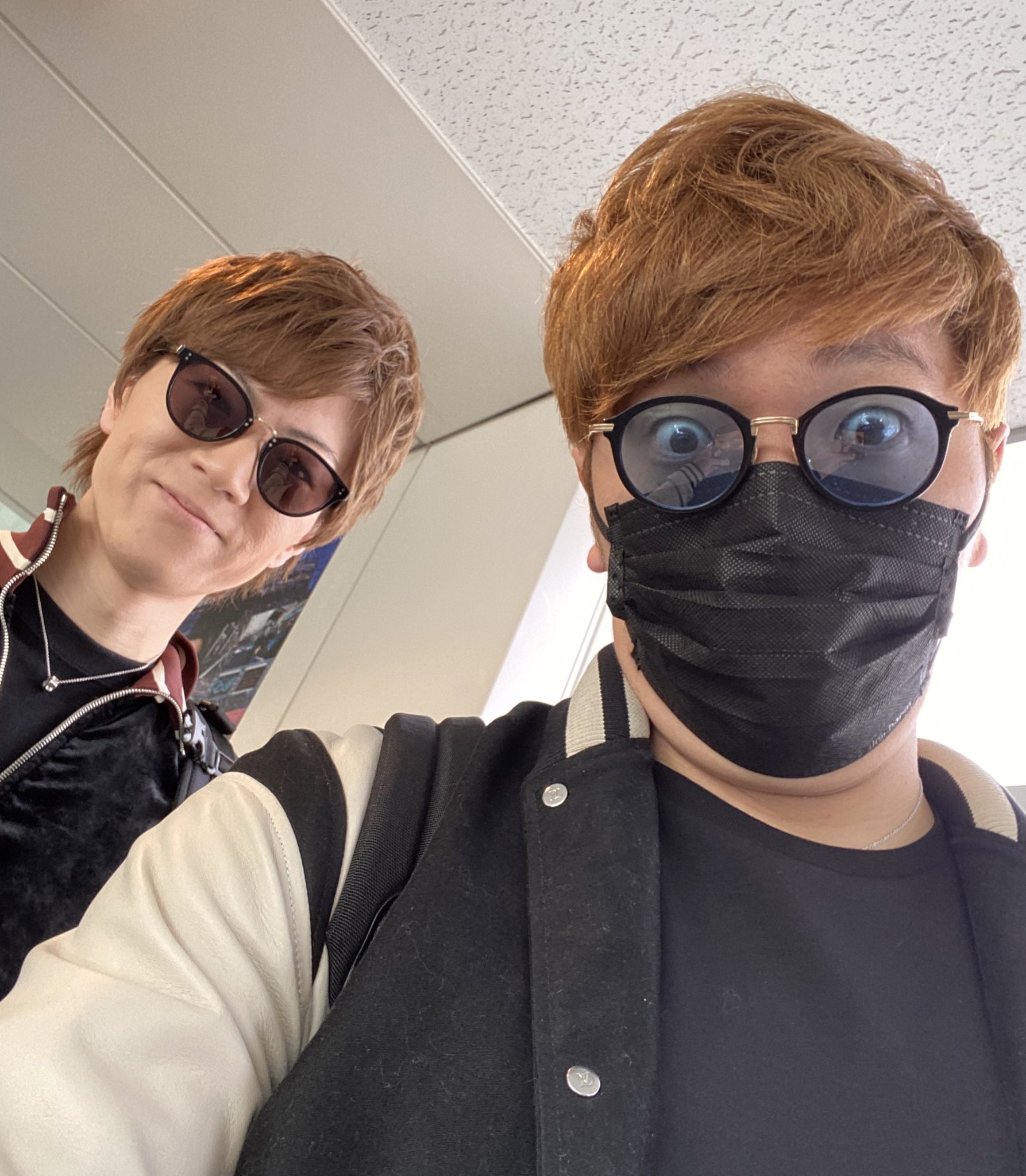 Hikakin ヒカキン Youtuber 今日明日は地方ロケで今から飛行機 空港の学生集団の ヒカキンセイキンやぁあぁぁぁあ がすごかった T Co Iqhogo7q3u Twitter