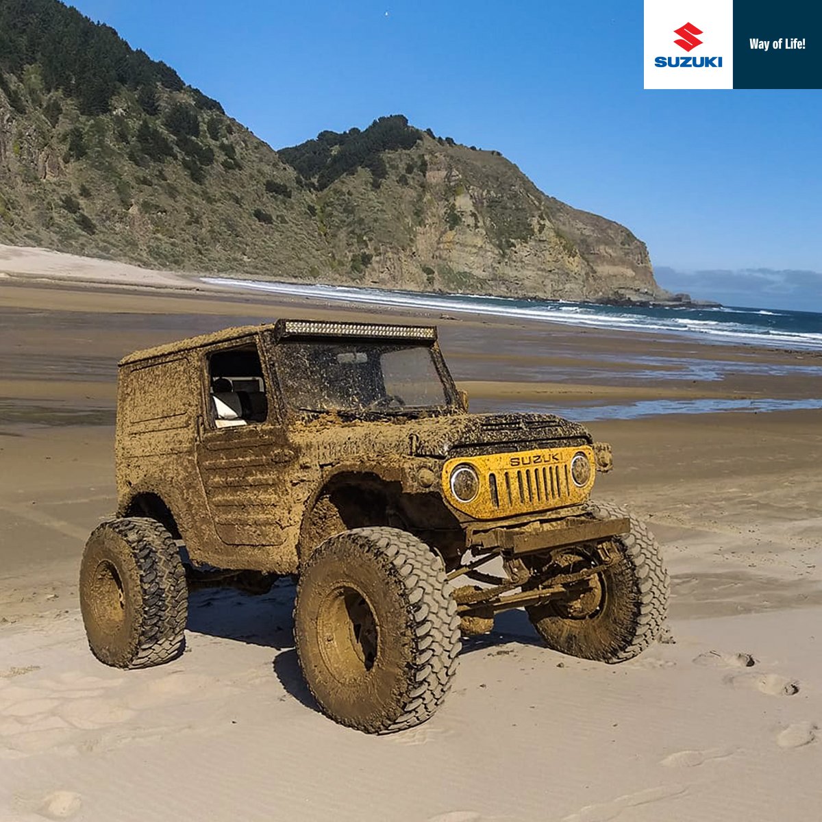 Los amantes de las experiencias #WayOfLife saben las consecuencias de una maravillosa aventura👀🚿 Patricio lo pasó a lo GRANDE en las Dunas de Arauco, junto a su clásico LJ🤙 ¿Tu #Suzuki ha quedado así alguna vez?