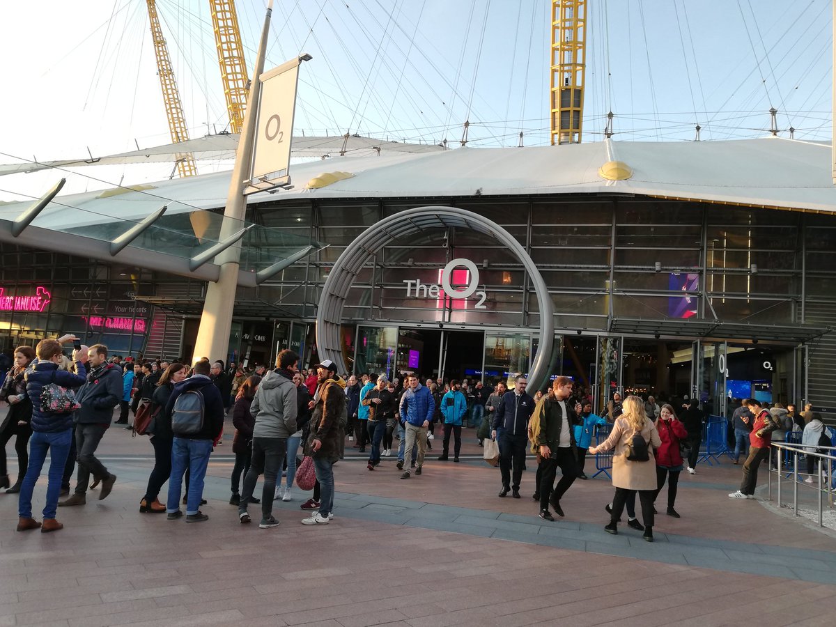 momotaro0012's tweet image. O2アリーナ
今年のファイナルズの集合写真は、ジャージでここの前で😅
中はアリーナの他ショッピングモールもある。
シングルスの🏆今年は誰が手にするかな。できれば😉
#NittoATPFinals #TheO2arena