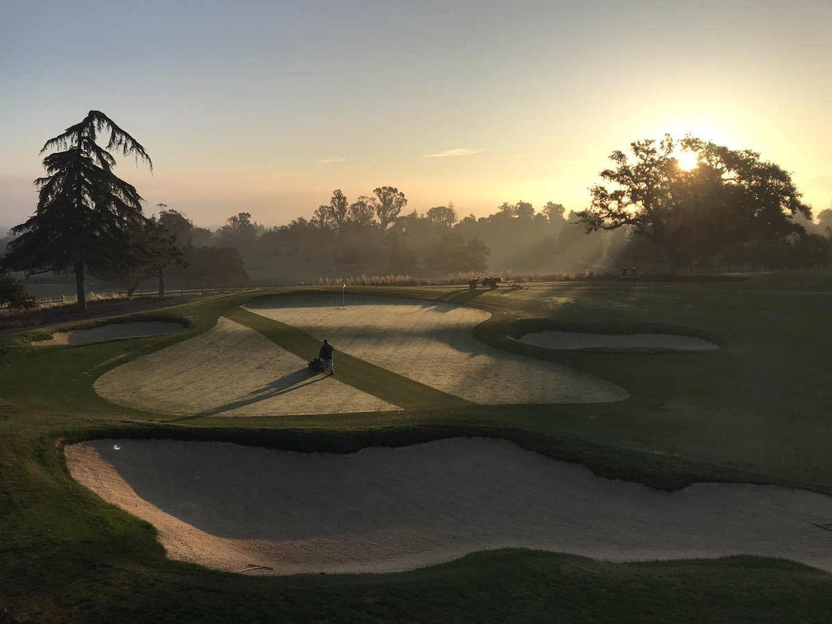 spattyspat's tweet photo. Not a bad pair of sunrises this weekend. Tomorrow is our first Monday closure in over a month 😳. Looking forward to getting #ProjectSzn under way. https://t.co/rlWfWqH60e