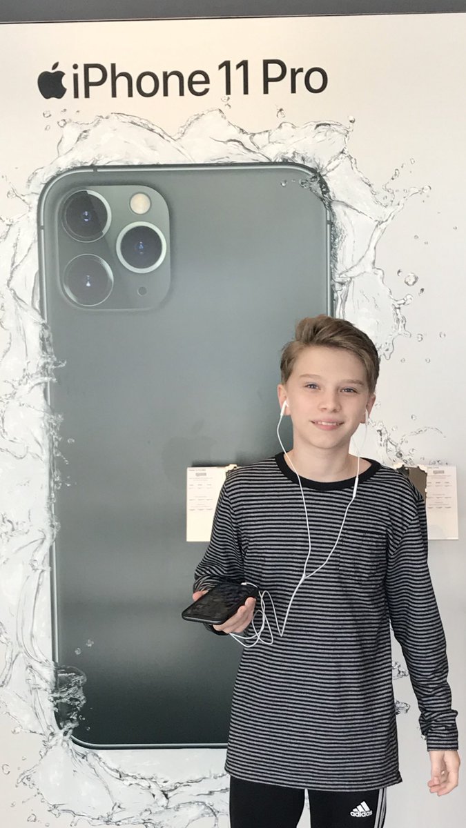 ethanjonesactor's tweet photo. I’ve been wanting a new phone and those that know me, know that I needed one. Came in today! #newphone #11 #workingspeaker #greatcamera #happy #perkofwork https://t.co/R6e1E37lyx