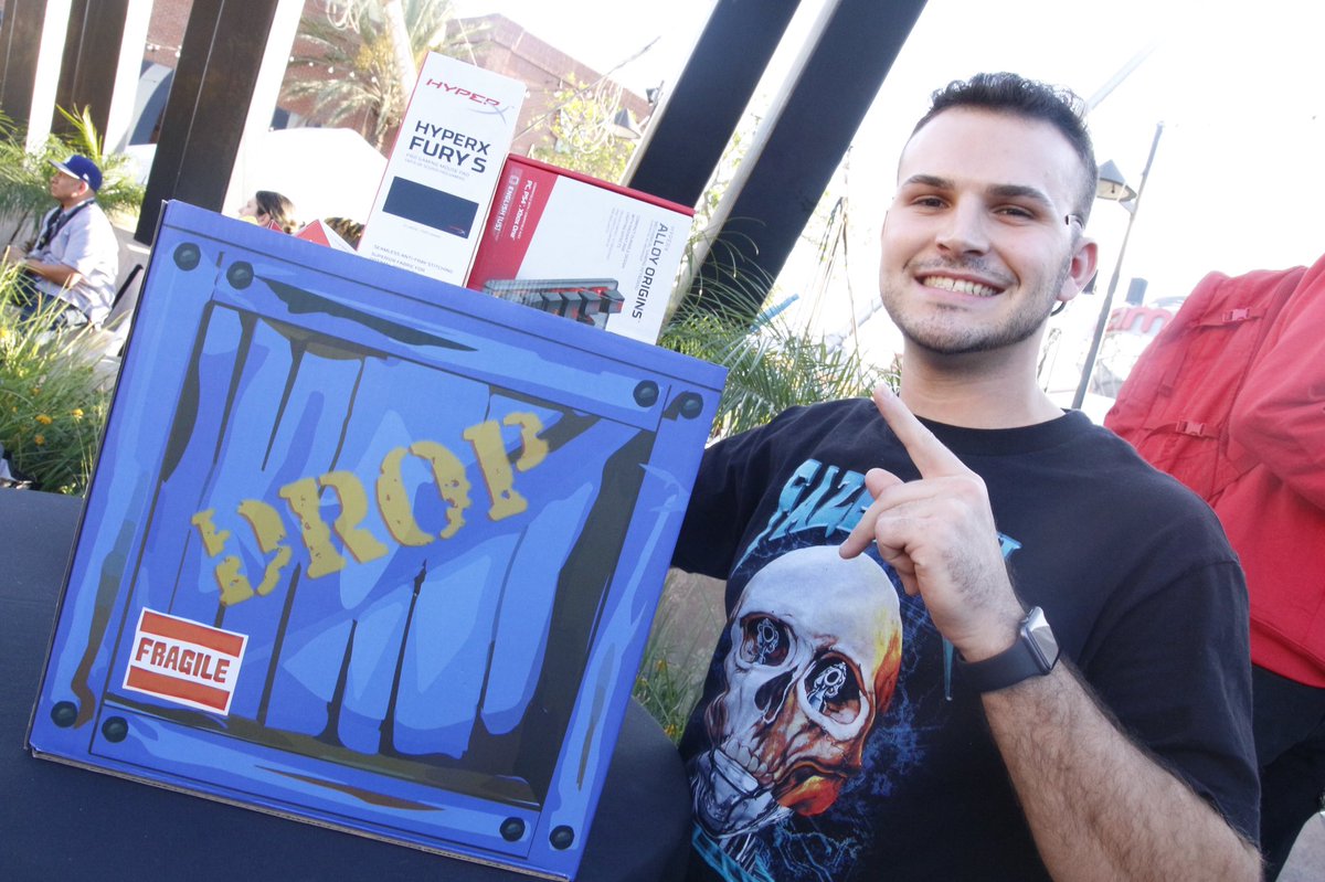 AlliedEsports's tweet photo. We had a blast during the #SimonCup L.A. Regional Final & Festival and can’t wait to see you all in Las Vegas on Nov 23rd for the Grand Finals @hyperxesalv
Here are a few of our favorite moments from this weekend! https://t.co/9NnVy3qkiN