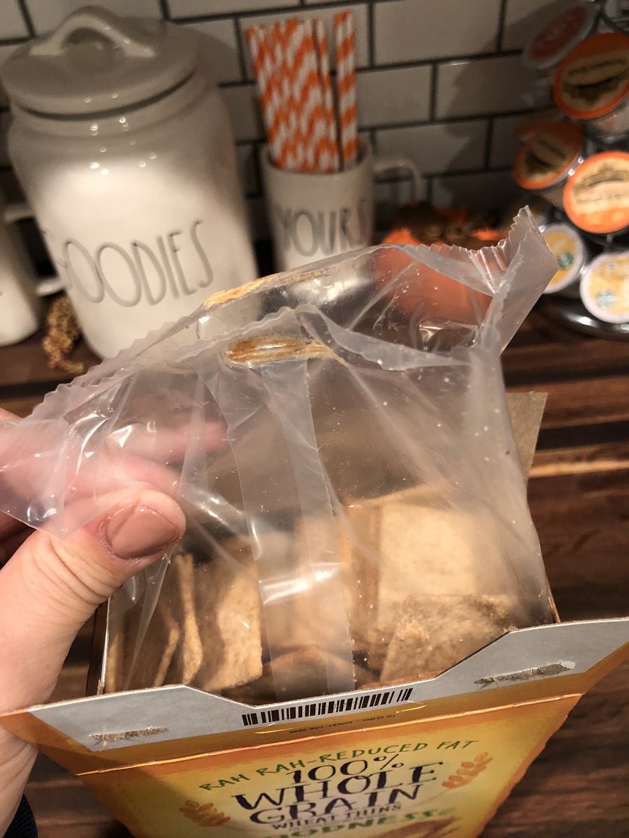 JackeeBeee's tweet photo. Hey @nabisco @WheatThins I opened this box to find the bag torn open already. What the heck?! https://t.co/2K4zZgzJPZ