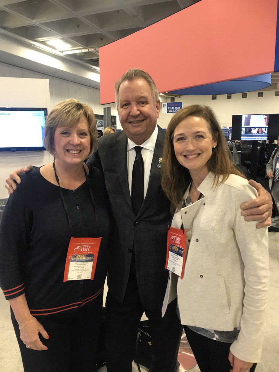 Hey <a href="/KHarbaugh/">Kathy Harbaugh</a> &amp; <a href="/AmyPate2/">Amy Pate</a> is that <a href="/nardotrealtor/">National Association of REALTORS®</a> President John Smaby?! #NARAnnual