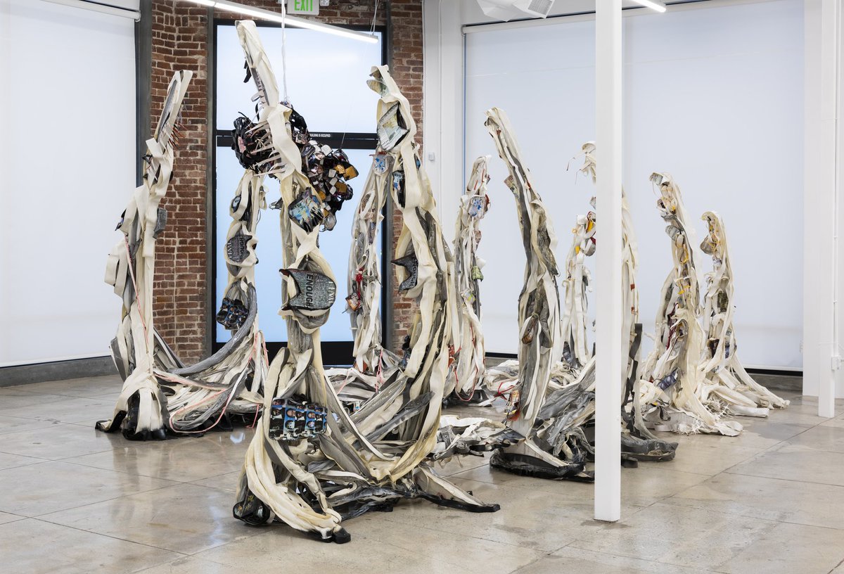 curate_LA's tweet photo. Alicia Piller "Across the wasteland, a twisted melody. Matter and spirit.“ in ‘Spirit of the Times’ at #LowellRyanProjects. On view through December 21: https://t.co/MEtfmccMFP #AliciaPiller https://t.co/aQ6zxzVgGi