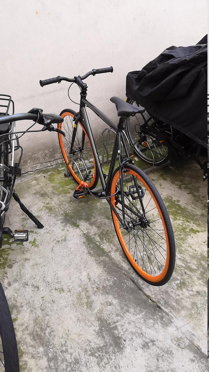 [vélo volé] Notre joli single speed vieux d'une semaine viens de se faire volé dans le 19eme proche de la maison des canaux. Marque mantafixie. Si vous le voyez quelque part, mp moi :( #velotaf #veloparis #singlespeed #velo #santafixie