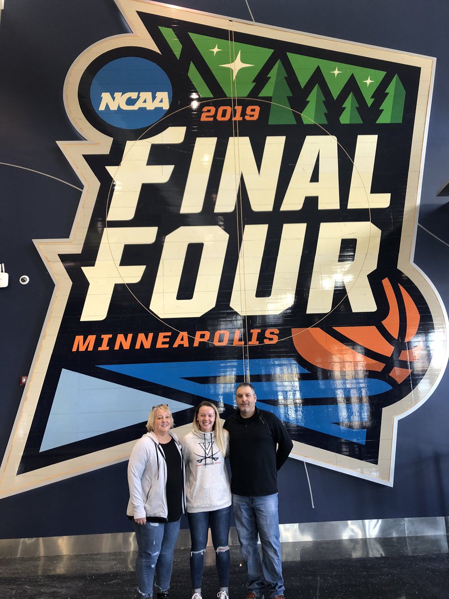 SarahCoonn's tweet photo. #futurehoo🔶🔷 @Coach_Jo4444 @jakesidwell_UVA @sbraxton44 @UVASoftball https://t.co/ajCuHbe92k