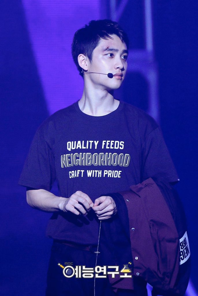 *•.¸♡ 𝐃-𝟒𝟒𝟐 ♡¸.•*Late again..... I don’t know why that fake bruise turns me on  #도경수  #디오  @weareoneEXO