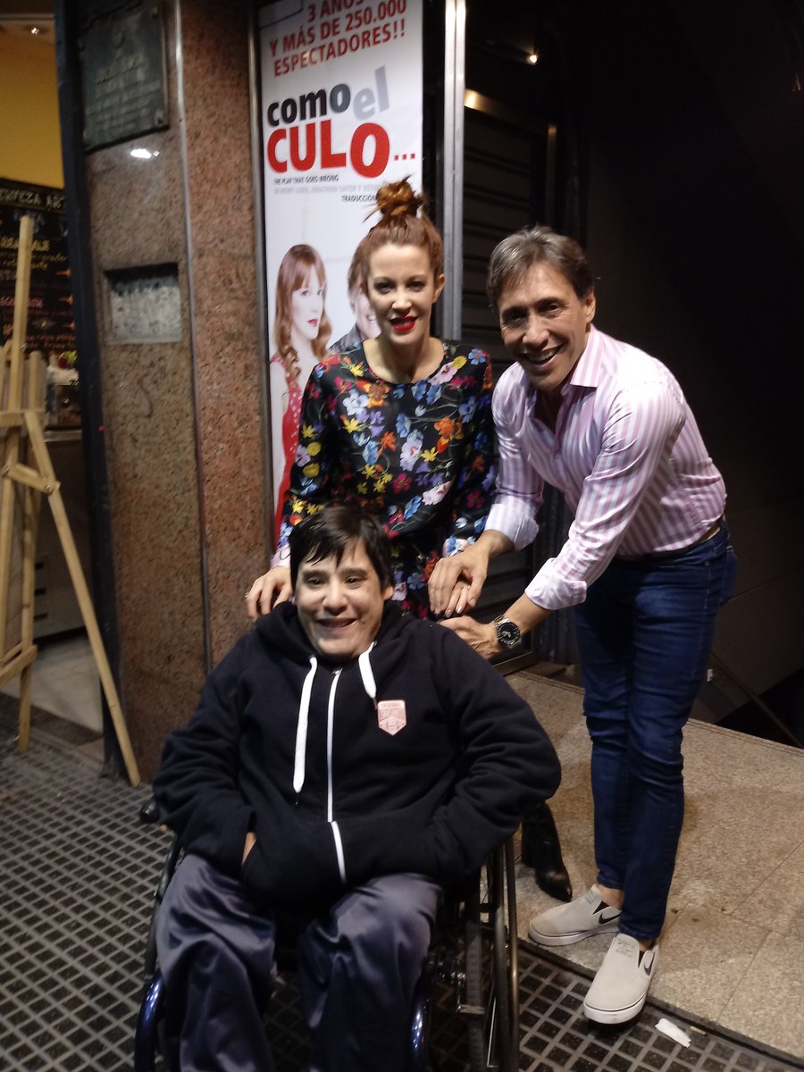 facucuesta88's tweet photo. @lizytagliani @javifernandez @antokruger @fabianpeloc2012 @fede2500 @luis_cella @rodolfofast @SebaAlmadaOK @SalveseQPuedaok @lizytagliani @javifernandez @antokruger @fabianpeloc2012 @fede2500 @luis_cella @rodolfofast muy divertido #ElPrecioJusto con:mi amiga @miriamlanzoni (a quien conocí el año pasado cuando salía de una función de #ComoElCulo) genios!!! saludos desde Mercedes bs as. https://t.co/DdDgMXo3qz