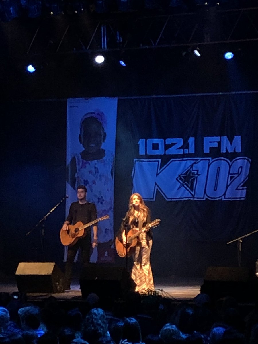 EmmaLeahHope's tweet photo. @tenilletownes @K102 #millerlite #livegenerously #K102FanJam https://t.co/SRbRo4nbut