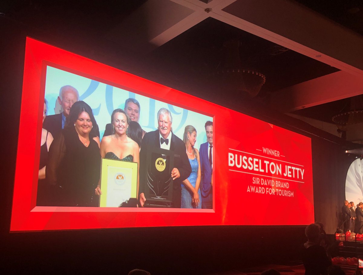 Congratulations to all the 2019 Perth Airport WA Tourism Award Winners! A phenomenal 17 medals were awarded to Margaret River region businesses, who together claimed the top prize in one quarter of all categories #WATA19
corporate.margaretriver.com/2019/11/phenom…