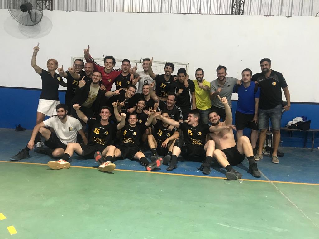 🤾🏻‍♂️ Segunda Caballeros | 

¡Comu es de Primera! Los Mayores cayeron por 33-30 ante San Miguel, pero lograron el ascenso ya que AUXH Merlo perdió su partido. En 2018, de Tercera a Segunda, y 2019 de Segunda a Primera. ¡Felicitaciones a los chicos! 🌓💪🏻🔥