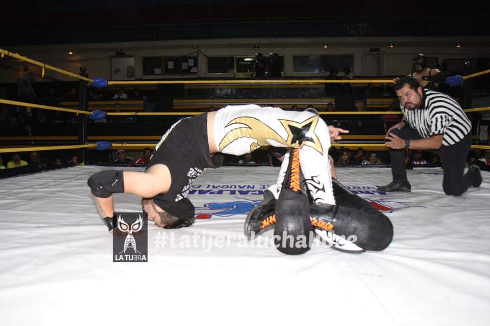 LaTijeraLucha's tweet photo. En relevos sencillos #FulgorI & #FulgorII Vs #AtomicStar & #PrincipeAereo una lucha con buen llaveo y vibrantes vuelos,los hermanos se van con la https://t.co/c96ikDxDqd final sale de vestidores #Latigo para golpear con un palo a su rival "Atomico"
#ArenaNaucalpan #MDA
#latijera https://t.co/N6RDkSEXN1