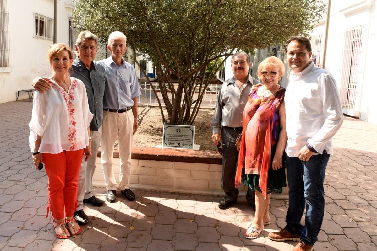 AyuntamientoCLN's tweet photo. El embajador de Grecia en México, Anastasios Petrovas, felicitó a la administración que encabeza el alcalde, @estradaferreiro por la limpieza y belleza de la ciudad.  
Más información: https://t.co/KIyaRgK3ui
#CuliacánCiudadCapital
#GobiernodeCuliacán https://t.co/tesyGZaKDs