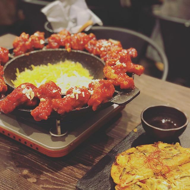 _maaai_814's tweet photo. * * *
�� ＋ 🧀 ＝ ❤
.
.
 #HARUHARU #韓国料理 
#また行きたくなるおいしさ https://t.co/kZwErkXI1s https://t.co/m6ZVDJdQs4