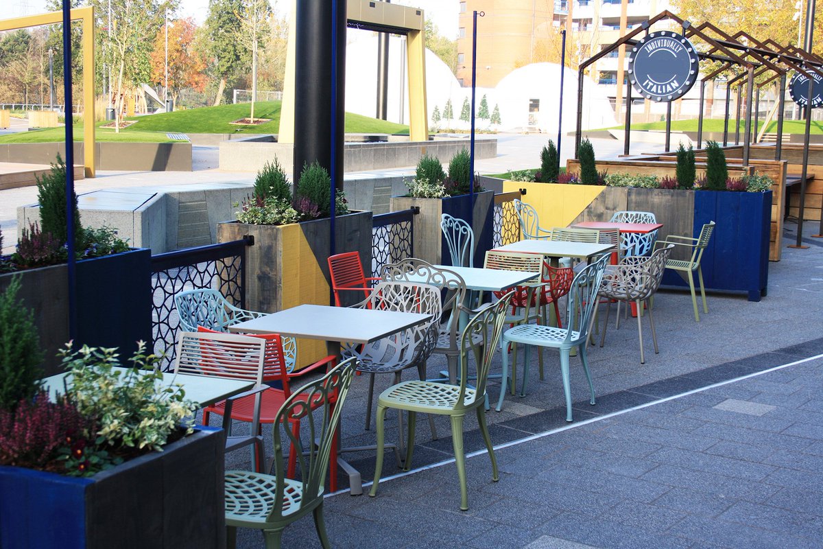 AELsolutions's tweet photo. Another project just completed, the outdoor area at Casco Lounge in Lakeside Thurrock makes a real splash to catch the eye of both shoppers and diners.

#AELSolutions #AlfrescoDining #Pergolas #OutdoorFurniture #Planter #CafeBanners #WaiterStation https://t.co/wLJXAV3EjR