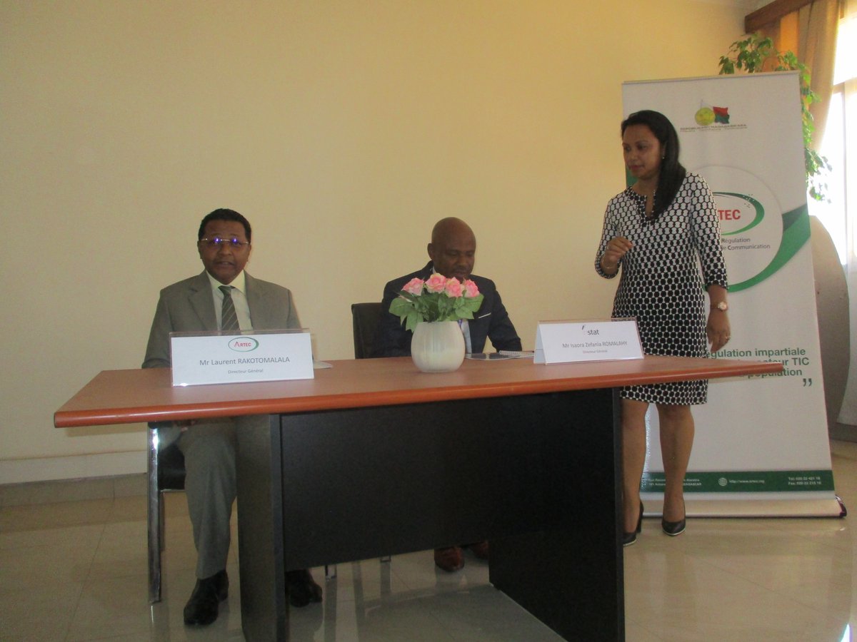 Ce lundi 11 novembre 2019, l'INSTAT et l'ARTEC ont signé une Convention de partenariat pour la production et la diffusion de données sur les NTICs. Les deux DG, lors de leurs allocutions ont souligné l'importance de ce secteur sur l'économie nationale et l’Émergence de Madagascar