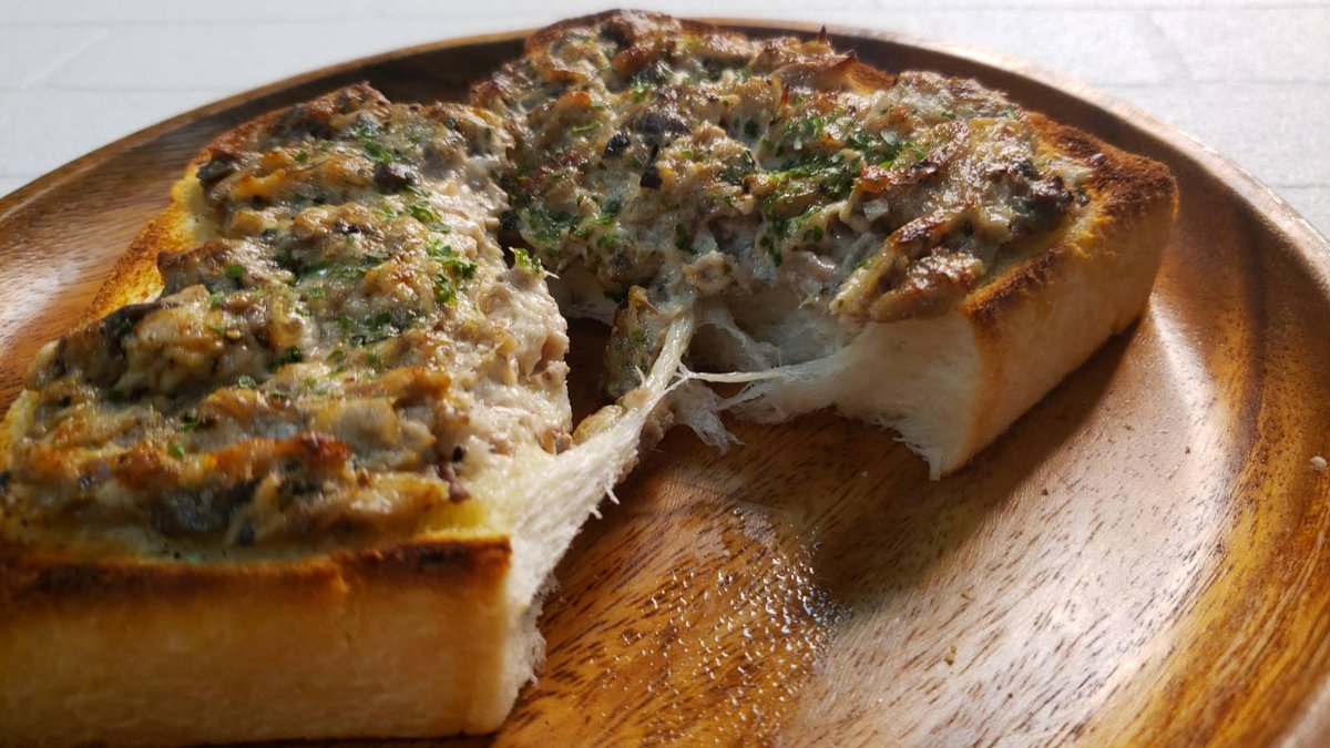 リュウジ 料理のおにいさんバズレシピ トルコでは鯖をパンに挟んで食べるのが有名なんですが 鯖缶を サバマヨ にしてこんがり焼いたら絶品でした サバトースト 汁を切った鯖水煮缶半分にマヨ大1 コンソメ小1 2 レモン汁小1 3 黒胡椒少々混ぜ6枚 リュウジ 料理のおにいさんバズレシピ トルコでは鯖をパンに挟んで食べるのが有名なんですが 鯖缶を サバマヨ にしてこんがり焼いたら絶品でした サバトースト 汁を切った鯖水煮缶半分にマヨ大1 コンソメ小1 2 レモン汁小1 3 黒胡椒少々混ぜ6枚