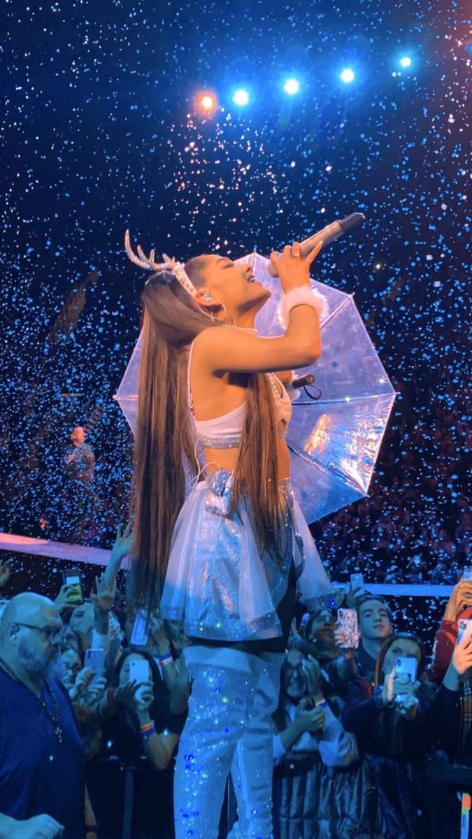 kelvcito's tweet photo. Christmas &amp; Chill bout to peak #1 and we are on november 11th

imagine being this powerful https://t.co/xpGfVTp0oE