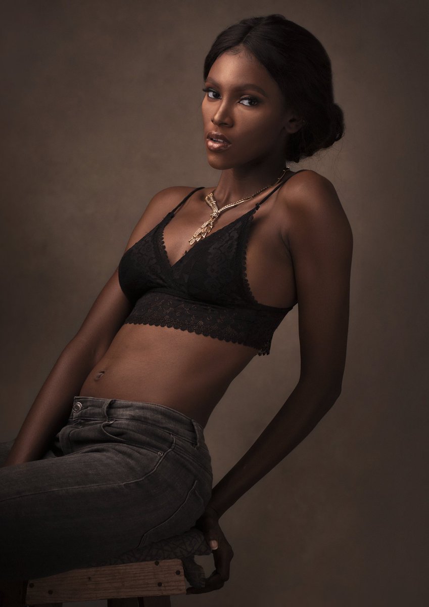 BeautyRoyale1's tweet photo. Feels
Model: @mirabeloghenekaro
Photographer: @tsipixels
Makeup: @BeautyRoyale1
#beautyonthebeat #beauty #makeup #darkskin #nude #royaledidit #beautyroyalee #glow #black https://t.co/Fovw0M5wr3