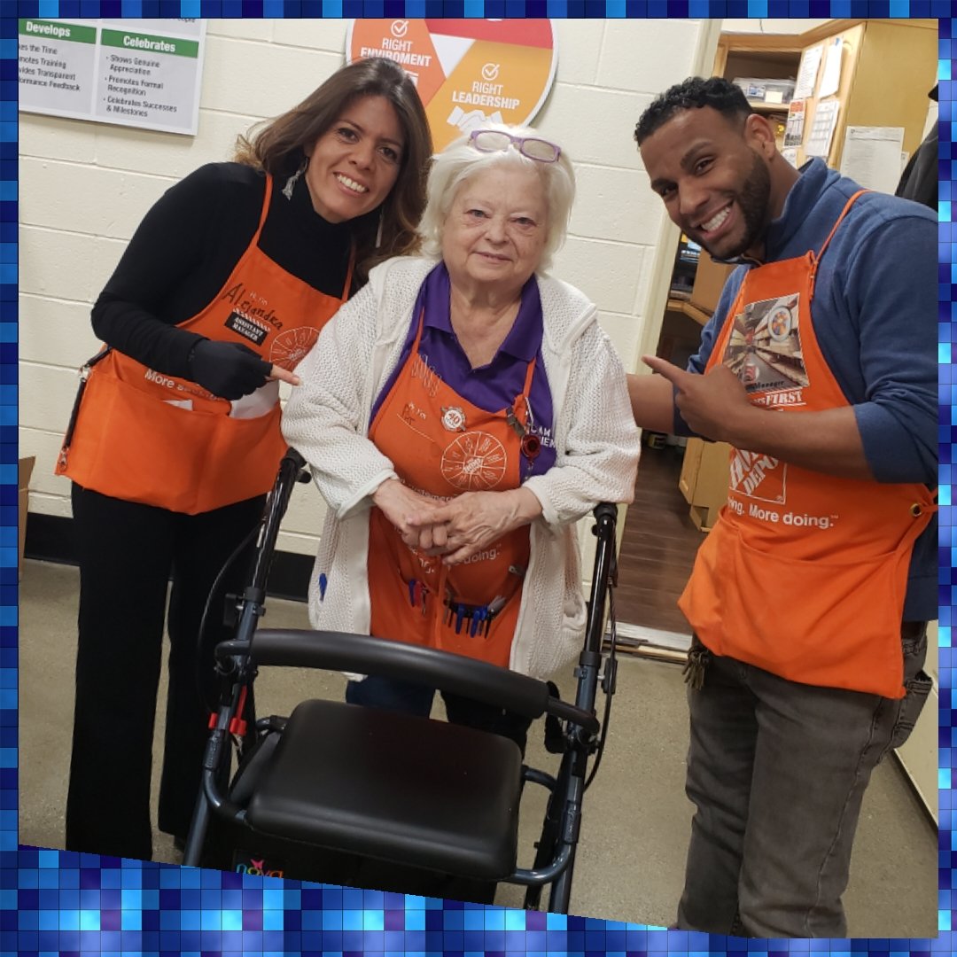 A great gift from our SM Frank to Pat our cashier to make her life easier at home. #yesvember @fearon_frank @LourdesPerry @Tino_Longobardi @seemashinde10 @laucinda @PintoLpinto83 @fernandoa1263 @XoXoNicole420 @Alan08675633