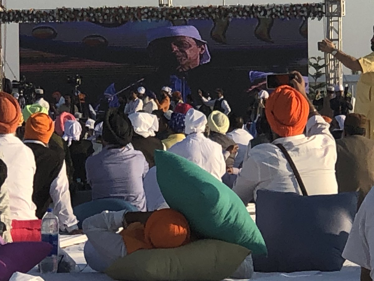 Raman__Kaur's tweet photo. Yes Sima and met Imran khan who won every Sikhs heart! https://t.co/xKdo1hOMZO