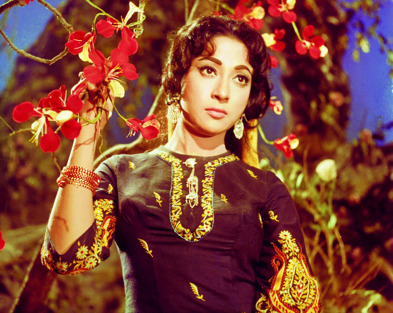 Wishes you very talented and very beautiful Mala Sinha a happy birthday... 