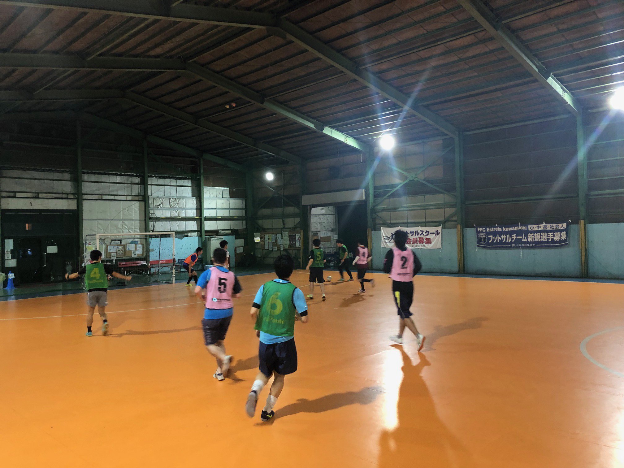 インドアフットサル場 Ffc東川口 人工芝リニューアル Al Twitter 本日の個人参加フットサルのお知らせ 11月11日 月 時間 21時 23時 参加費 1600円 ウェブ予約 T Co Vs1rrh63yc ｔｅｌ ご予約お待ちしています コサル 個人参加