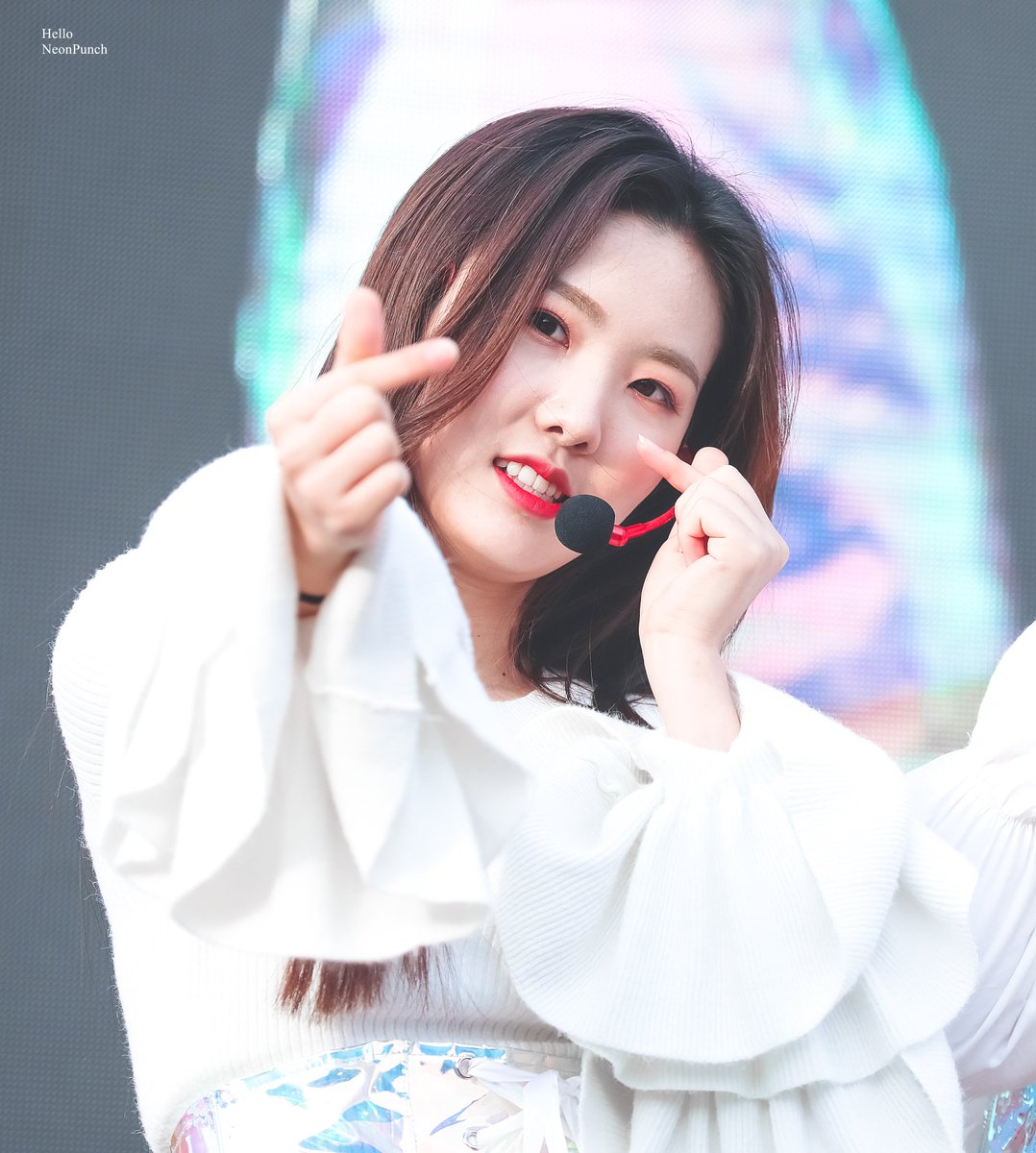 Hello_NeonPunch's tweet photo. 191110 네온펀치 도희 1 

#네온펀치 #NeonPunch #도희 #네온펀치도희 #윤도희 #Dohee #히도 #tictoc #WatchOut https://t.co/cJYtNQp8wL