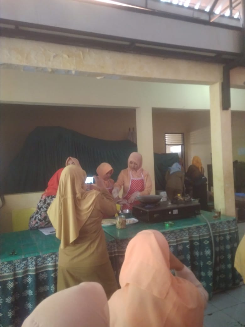 wanamulya2's tweet photo. Kegiatan di Sanggar Ketrampilan tingkat Kabupaten oleh Tim PKK Desa Wanamulya pokja 2 dan 3 https://t.co/qYUW3wVG4V