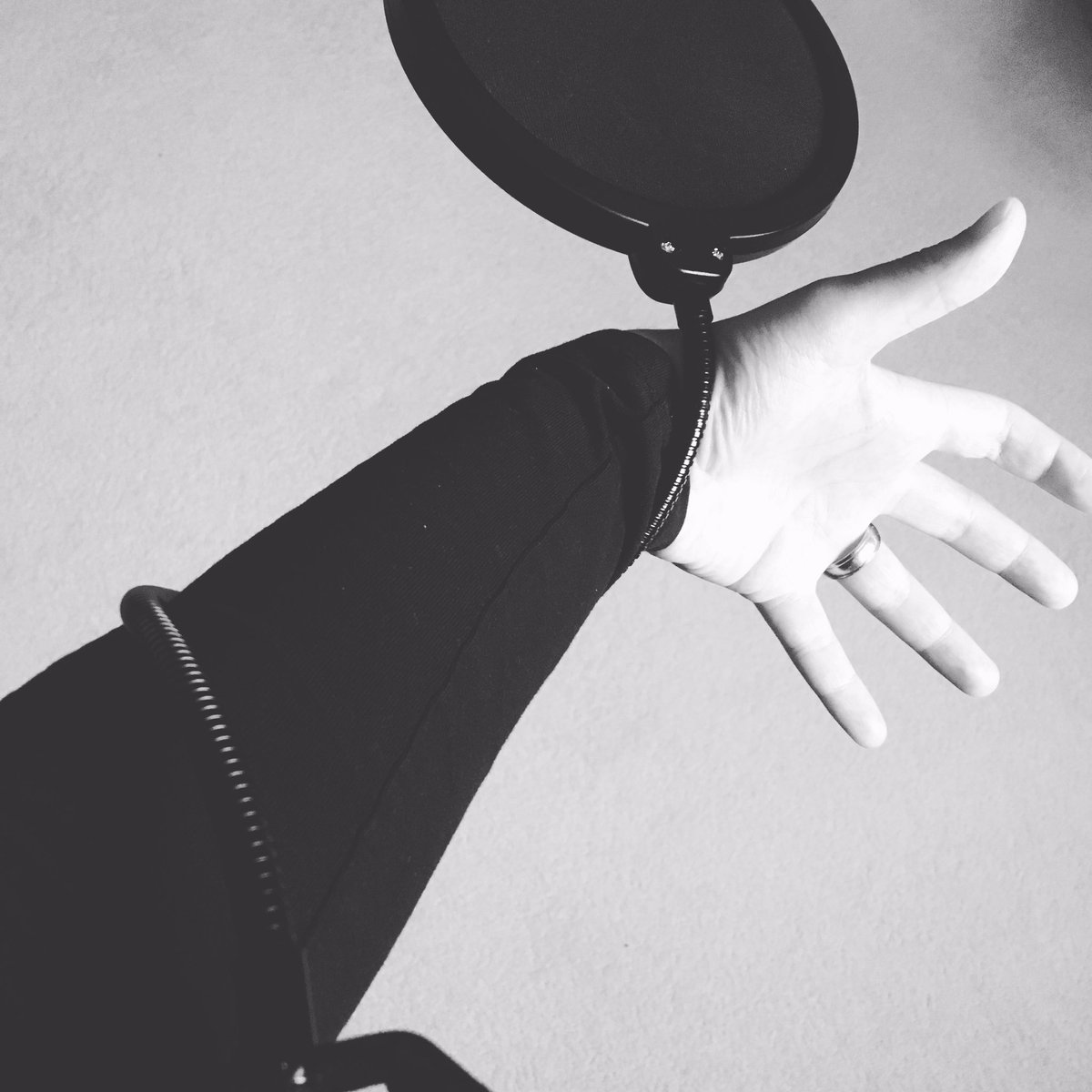 JadeBlack21's tweet image. Don’t know if I ever posted this, sometimes studios are fun 😉 #newbracelet #diy #popfilter #microphone #vocalrecording #vocals #vocalist #singer #studio #homestudio #recordingstudio