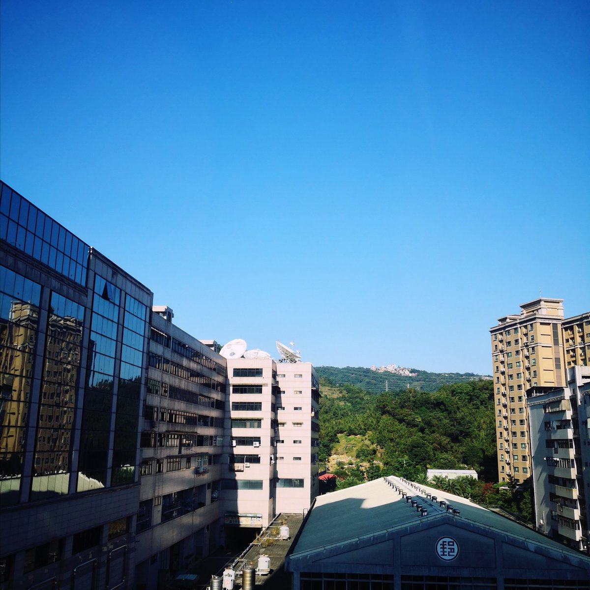 4L1P3's tweet photo. 天気がいいですけど、出かける予定がない~😴😴💤💤 https://t.co/Le3FCQj3eN