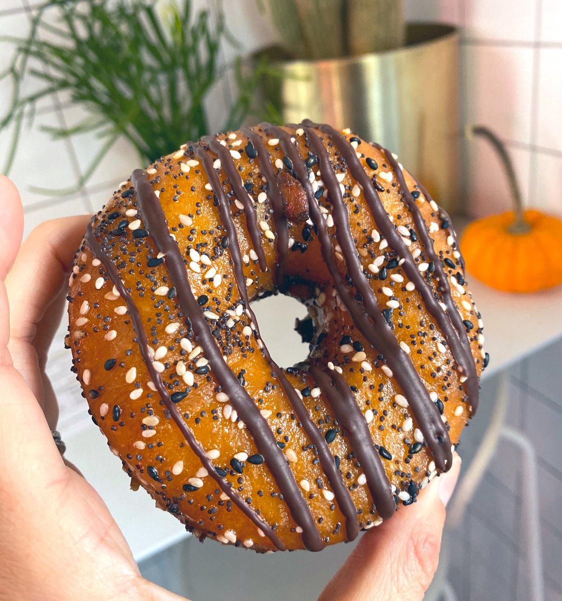 Vegan donut from <a href="/MilkMoney916/">Milk Money</a> in #Sacramento. They have one epic #vegan donut every day! 💓