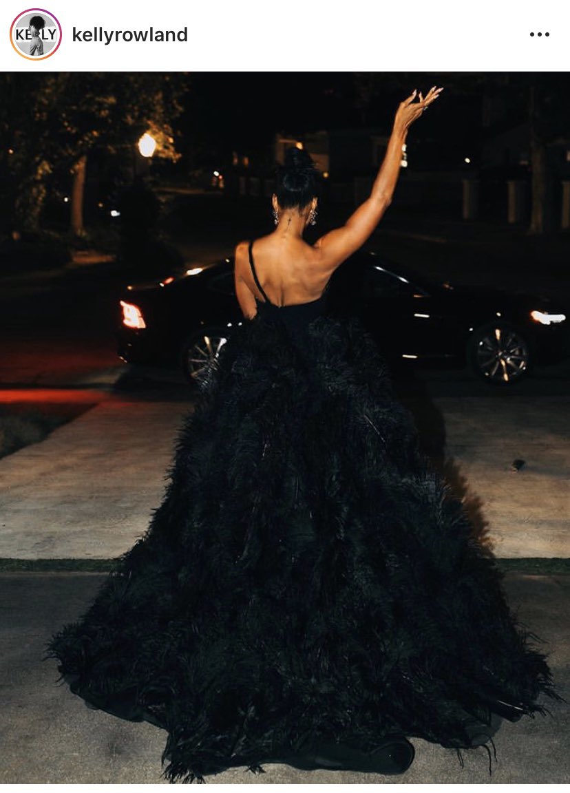 Archie_Beetle's tweet image. Me when a stranger shouts ”F*GGOT!” out their window as they drive past. 
@KELLYROWLAND