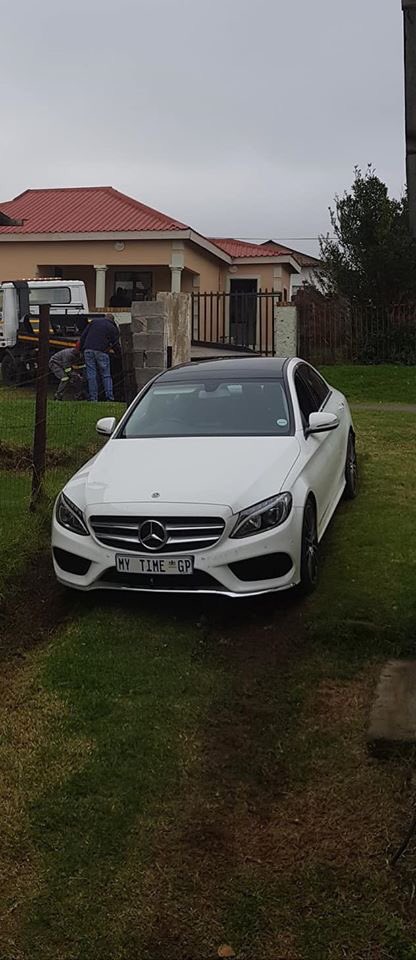 SuperXolani's tweet image. Please help find this car Mercedes, Kindly  Retweet it was Stolen last night, last recorded visible location was in Thokoza Jhb #CountryDuty @tumisole @Abramjee @MbalulaFikile #StolenCars @SAPoliceService