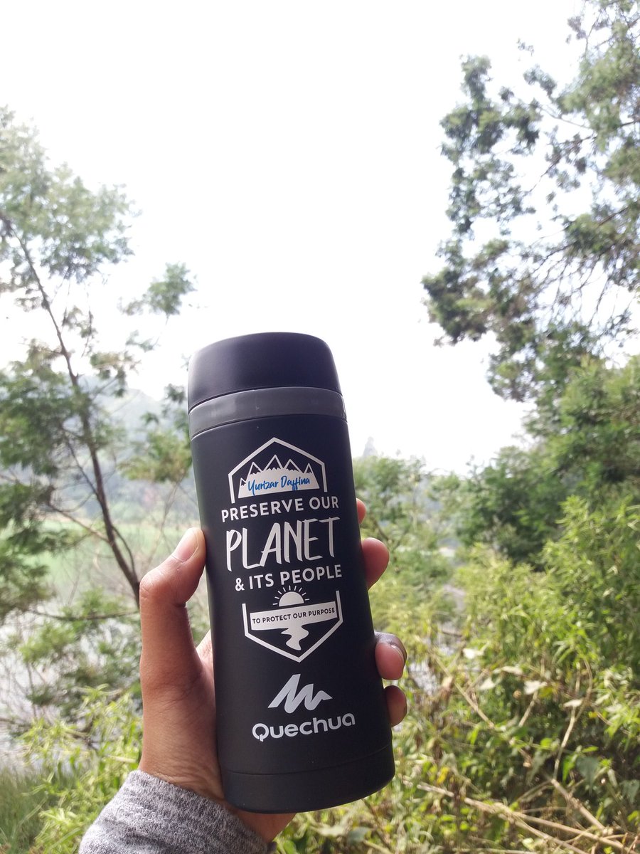 Twitter do your mejikkkk!!!

Halo admin <a href="/CommuterLine/">KAI Commuter</a> <a href="/CurhatKRL/">! Omen</a> tadi tumbler saya jatoh keknya di kereta serpong-tanahabang jam 1an. Kalo ada yg nemuin tolong info ya huhu.
Tumblernya kayak foto dibawah, ada nama sayanya hehe keren. Makasihh😢