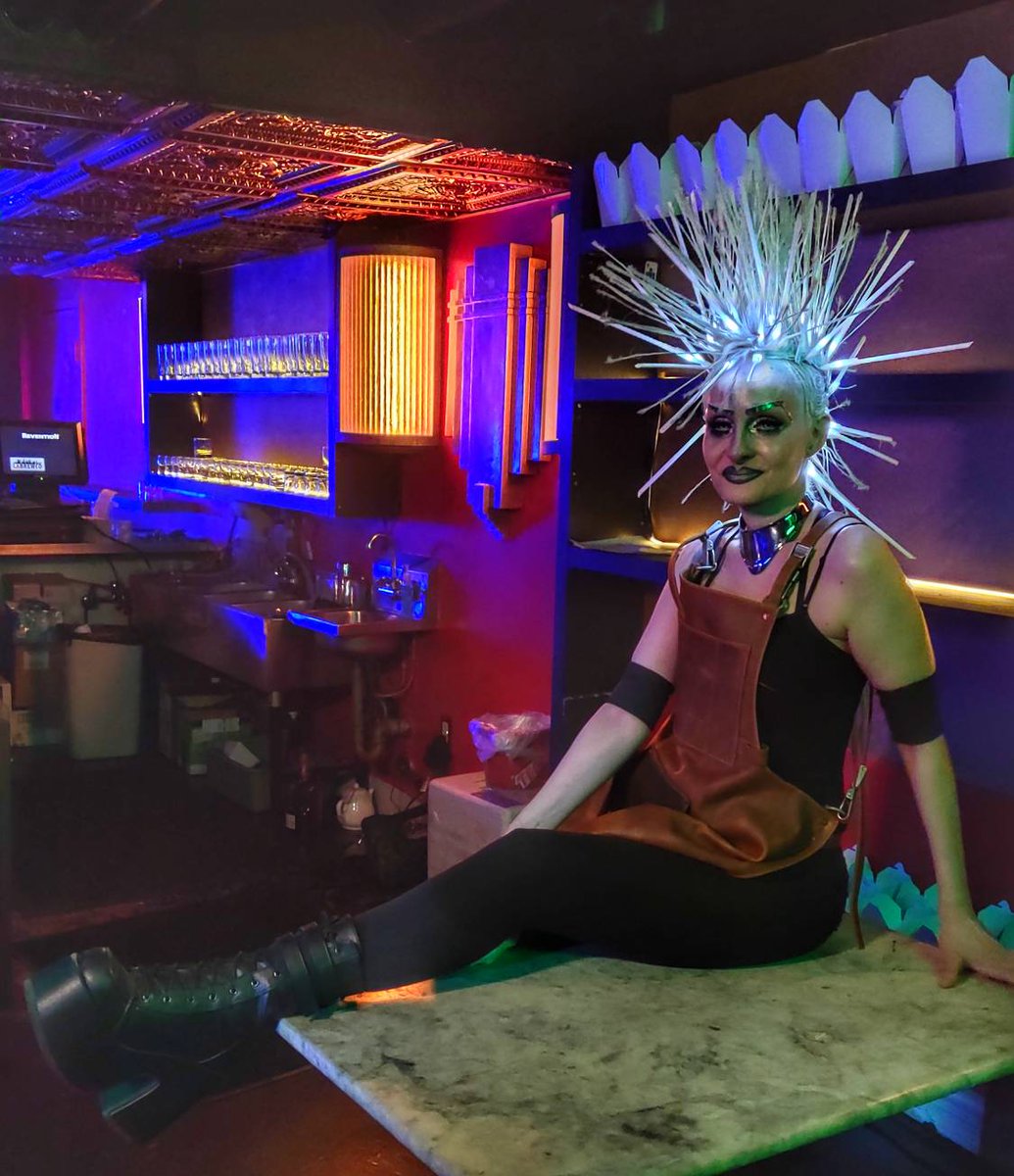 CaryFreaknGrant's tweet image. @NeotropolisBar You guys were the BEST PART of Halloween!  The space looks great, but your staff made me/us feel like we'd found "our people."  Missing pics of the *wonderful* pink-haired and blue-haired girls who also made our night, but here's what worked out.  Reply has more.