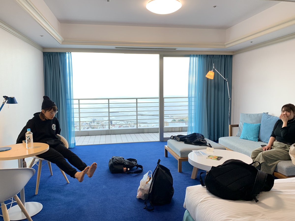 CONKSfujii's tweet photo. 星野リゾート リゾナーレ熱海 到着！✨ 

ホテル全部がほぼ青と白を基調としていてとてもリラックスできる空間💙

安部氏 部屋につくなり 
床にゴロン（笑） 

ディナービュッフェまでの時間
ゆっくり過ごしましょ😌✨
#コンクスグループ社員旅行2019 https://t.co/r5RneRbAap