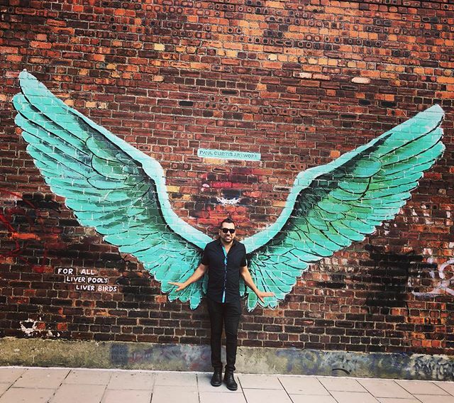 AlanSemaan's tweet image. Best #liverbird wings. #retrogram in #Liverpool visiting the one and only @clairetailyour instagram.com/p/B4twKoMBa_l/