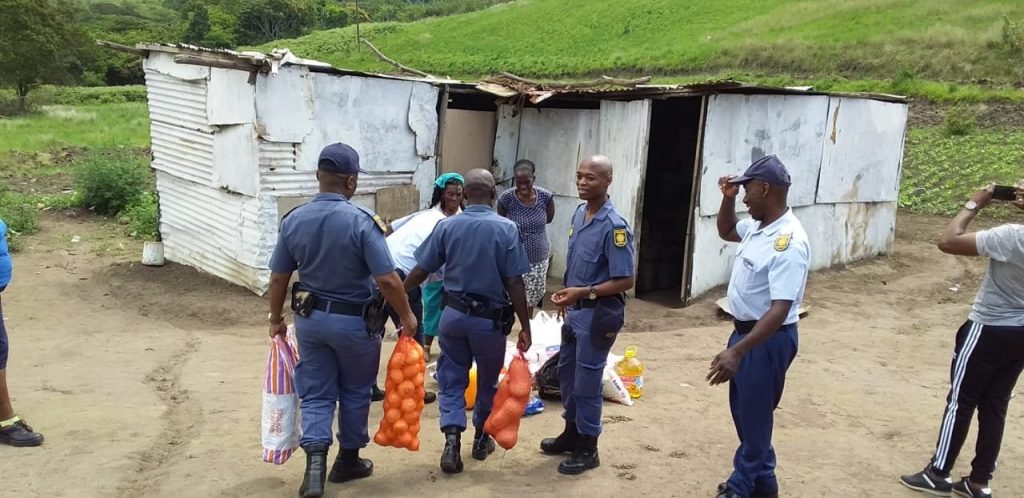 The real story behind the SAPS act of kindness which has gone viral! - goodthingsguy.com/people/kwazulu…
