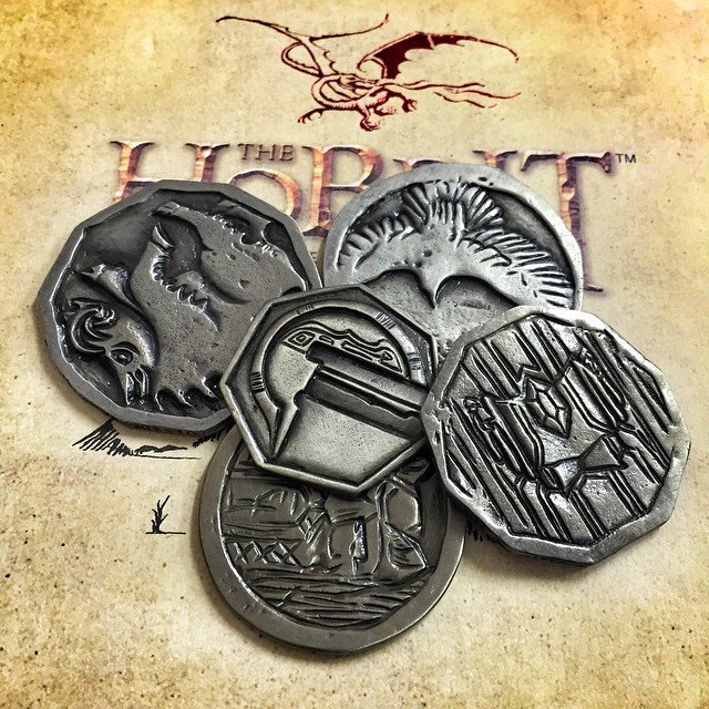 AceroyMagia's tweet photo. - ¿Tienes suelto?
- Solo me quedan una moneditas de Erebor 🤣
👉https://t.co/Kdl5SuFn30
#elhobbit #erebor #replicasdecine #replicasfrikis #regalosnavidad #regalosfrikis #aceroymagia https://t.co/5sqAsyhLQO