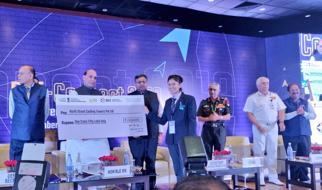 FORGE4Fauj's tweet image. One of the SPARK Grant Winners, @northstreetctpl incubated at @FORGE_FORCE receives the cheque for first tranche of SPARK Grant from Hon. Raksha Mantri Shri @rajnathsingh at #Defconnect 2019

@India_iDEX @DefProdnIndia @AIMtoInnovate